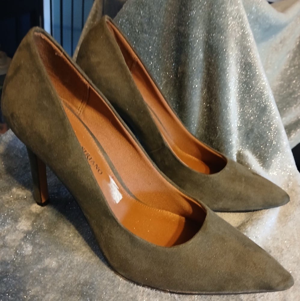 Elegant Christian Siriano Olive Green Heels